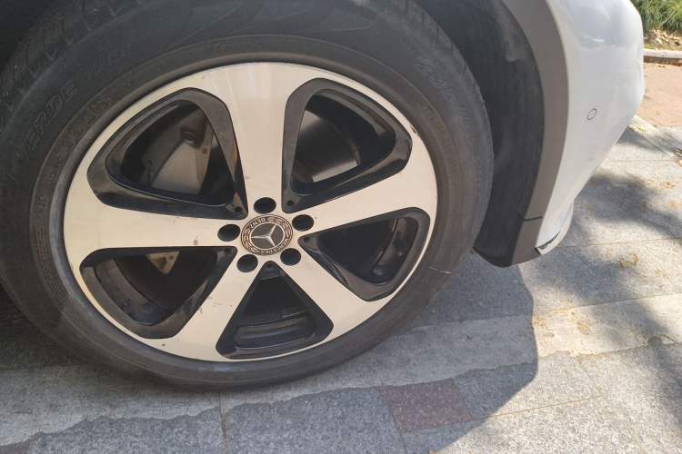 Used Mercedes-Benz GLC 2018 GLC 260 4MATIC Luxury Model Right Front Wheel Hub