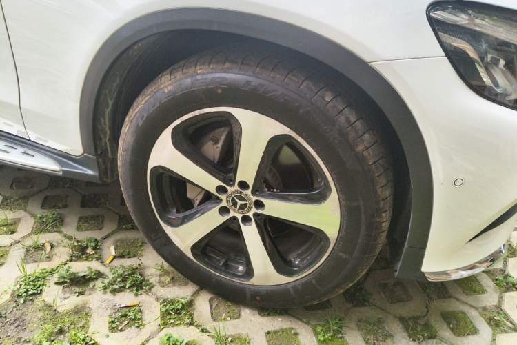 Used Mercedes-Benz GLC 2018 Facelift GLC 260 4MATIC Luxury Edition Right Front Wheel Hub