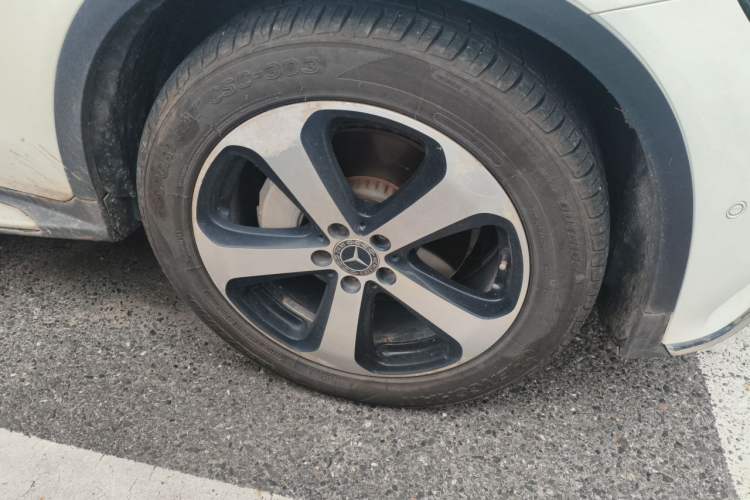 Used Mercedes-Benz GLC 2018 GLC 260 4MATIC Luxury Model Right Front Wheel Hub