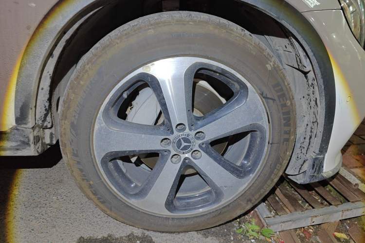 Used Mercedes-Benz GLC 2018 GLC 260 4MATIC Luxury Model Right Front Wheel Hub