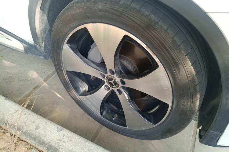 Used Mercedes-Benz GLC 2018 GLC 300 4MATIC Sport Edition Right Front Wheel Hub