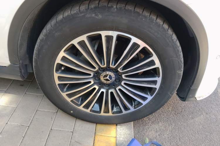 Used Mercedes-Benz GLC 2018 GLC 260 4MATIC Dynamic Edition Right Front Wheel Hub