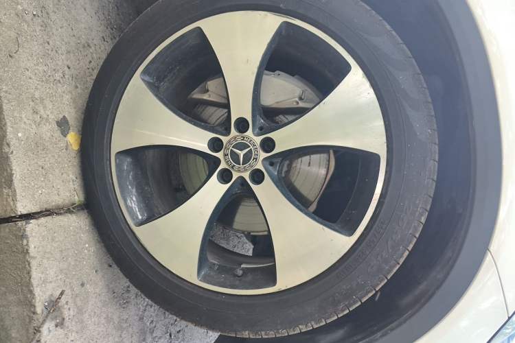 Used Mercedes-Benz GLC 2018 GLC 300 4MATIC Sport Edition Right Front Wheel Hub