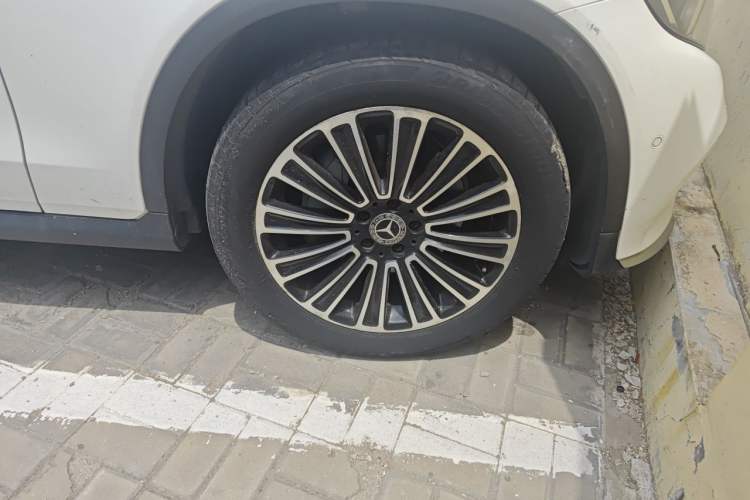 Used Mercedes-Benz GLC 2018 GLC 260 4MATIC Dynamic Edition Right Front Wheel Hub