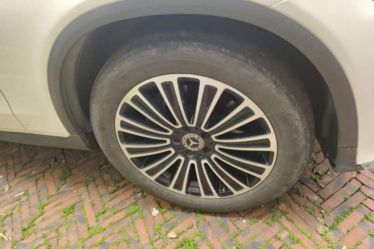 Used Mercedes-Benz GLC 2018 Facelifted GLC 260 4MATIC Dynamic Edition Right Front Wheel Hub
