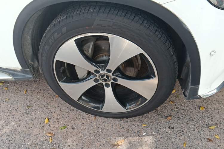 Used Mercedes-Benz GLC 2018 GLC 300 4MATIC Sport Edition Right Front Wheel Hub