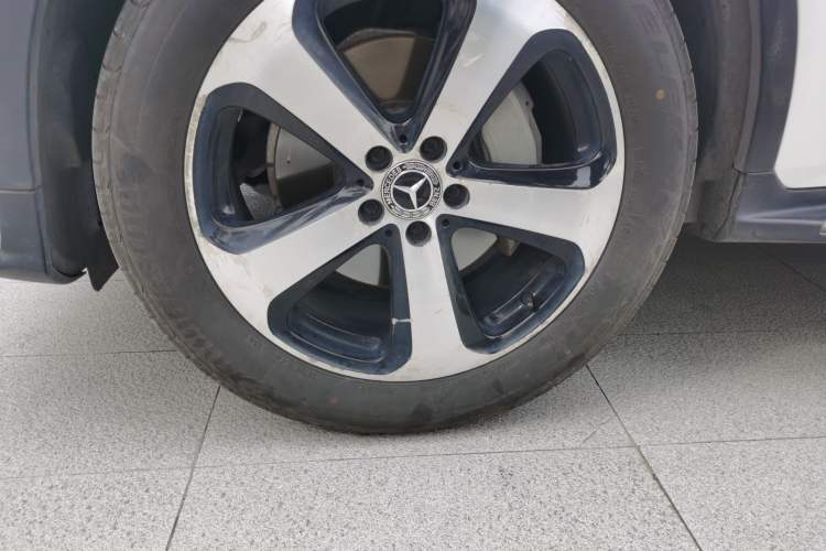 Used Mercedes-Benz GLC 2018 GLC 260 4MATIC Luxury Model Right Front Wheel Hub