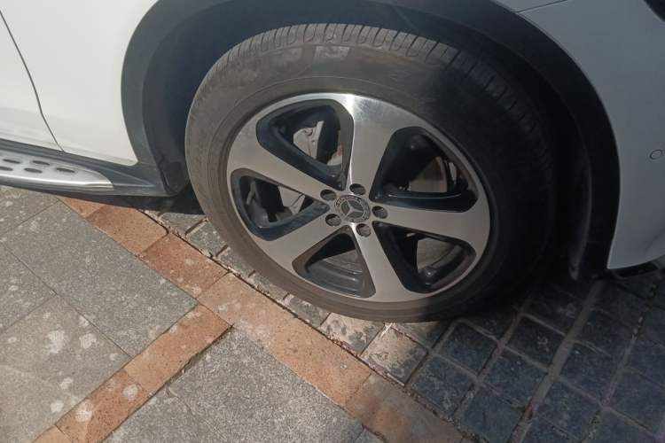 Used Mercedes-Benz GLC 2018 Facelift GLC 260 4MATIC Luxury Edition Right Front Wheel Hub