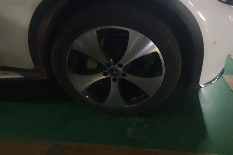 Used Mercedes-Benz GLC 2018 GLC 300 4MATIC Sport Edition Right Front Wheel Hub