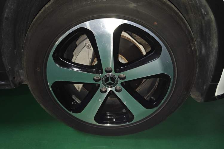 Used Mercedes-Benz GLC 2018 GLC 260 4MATIC Luxury Model Right Front Wheel Hub