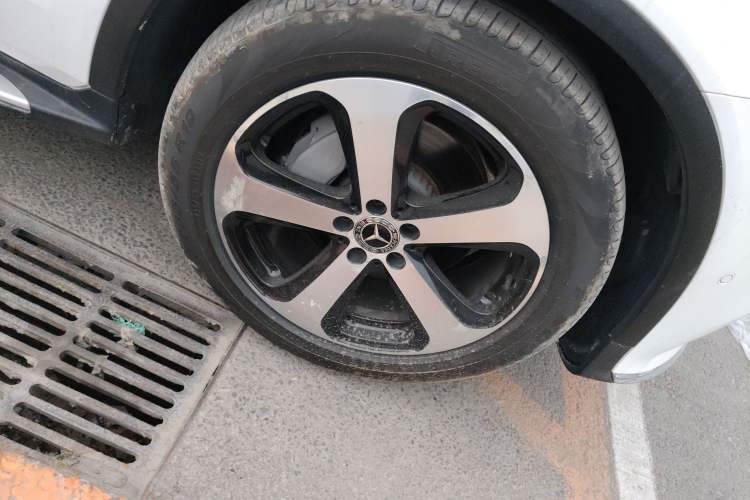 Used Mercedes-Benz GLC 2018 Facelift GLC 260 4MATIC Luxury Edition Right Front Wheel Hub