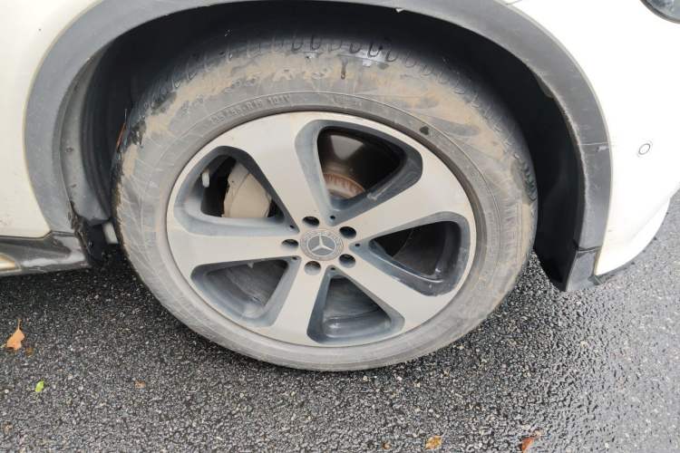 Used Mercedes-Benz GLC 2018 GLC 260 4MATIC Luxury Model Right Front Wheel Hub