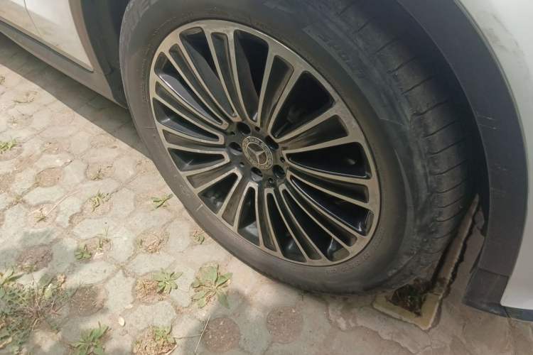 Used Mercedes-Benz GLC 2018 Facelifted GLC 260 4MATIC Dynamic Edition Right Front Wheel Hub