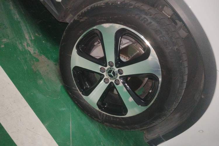 Used Mercedes-Benz GLC 2018 GLC 260 4MATIC Luxury Model Right Front Wheel Hub