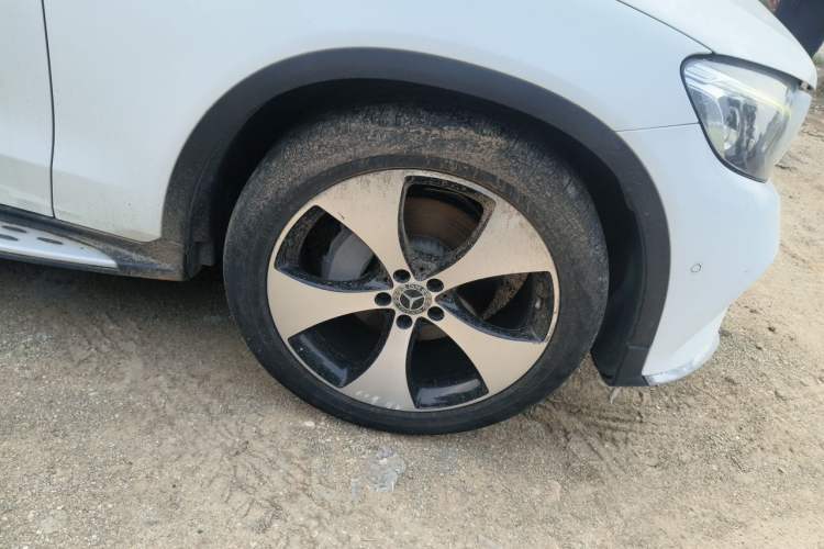 Used Mercedes-Benz GLC 2018 GLC 300 4MATIC Sport Edition Right Front Wheel Hub