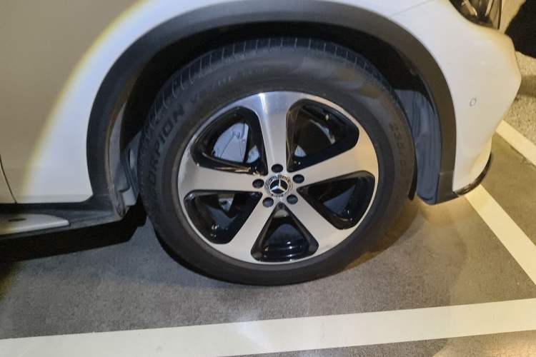 Used Mercedes-Benz GLC 2018 GLC 260 4MATIC Luxury Model Right Front Wheel Hub