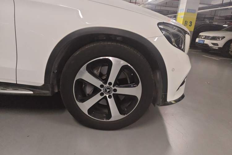 Used Mercedes-Benz GLC 2018 Facelifted GLC 260 4MATIC Dynamic Edition Right Front Wheel Hub
