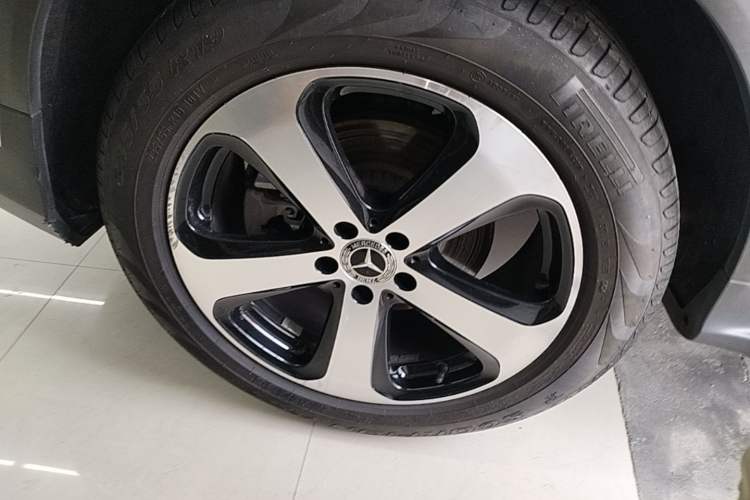 Used Mercedes-Benz GLC 2018 Facelift GLC 260 4MATIC Luxury Edition Right Rear Wheel Hub