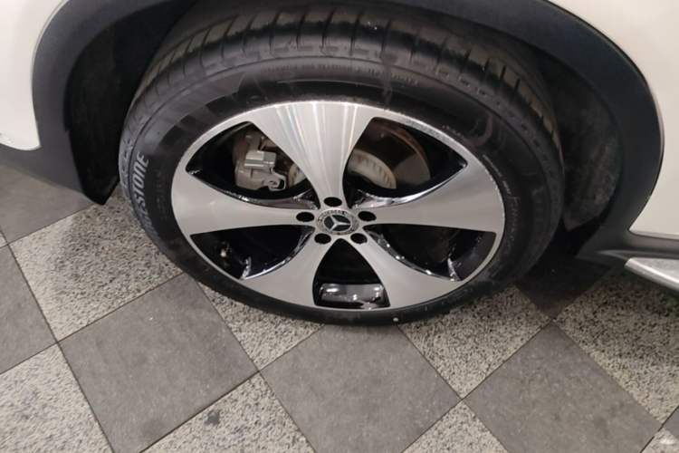 Used Mercedes-Benz GLC 2018 GLC 300 4MATIC Sport Edition Right Rear Wheel Hub