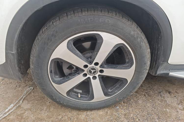 Used Mercedes-Benz GLC 2018 Facelift GLC 260 4MATIC Luxury Edition Right Rear Wheel Hub