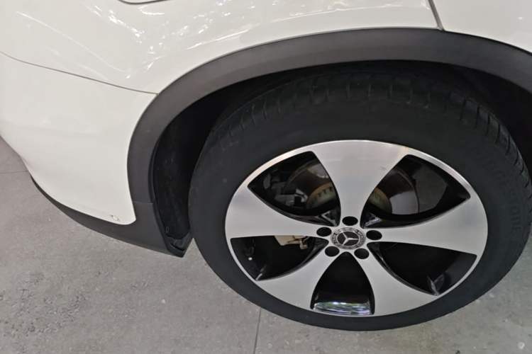 Used Mercedes-Benz GLC 2018 Refreshed GLC 300 4MATIC Dynamic Edition Right Rear Wheel Hub