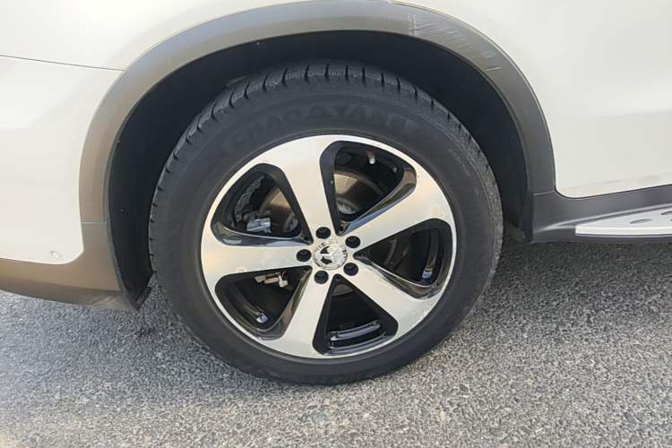 Used Mercedes-Benz GLC 2018 GLC 260 4MATIC Luxury Model Right Rear Wheel Hub