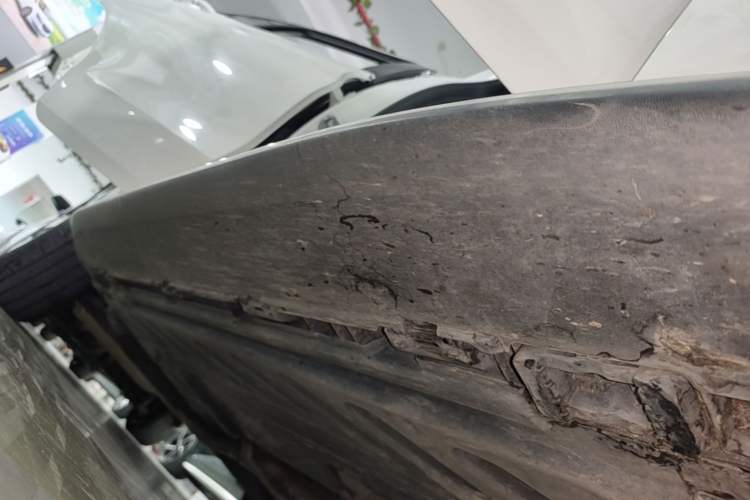 Used Mercedes-Benz GLC 2018 Facelift GLC 260 4MATIC Luxury Edition Right Side Sill