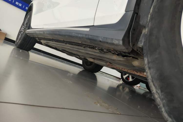 Used Mercedes-Benz GLC 2018 Facelifted GLC 260 4MATIC Dynamic Edition Right Side Sill