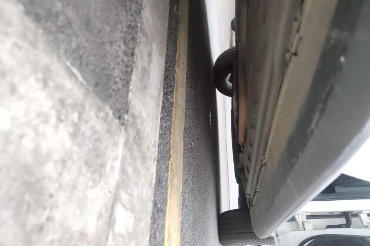 Used Mercedes-Benz GLC 2018 GLC 260 4MATIC Luxury Model Right Side Sill