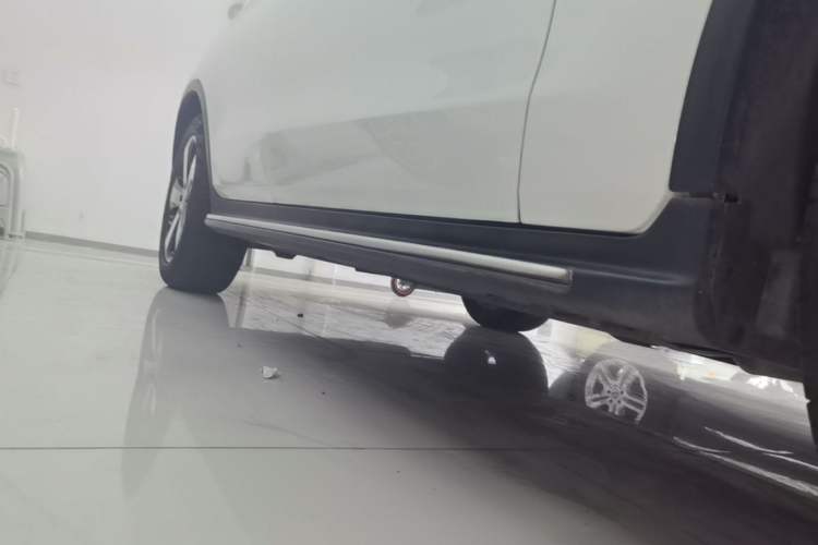 Used Mercedes-Benz GLC 2018 GLC 260 4MATIC Luxury Model Right Side Sill