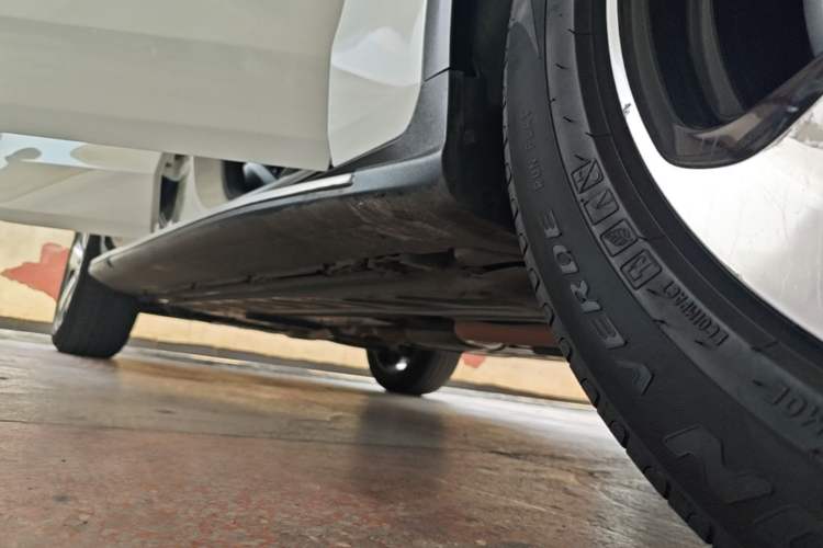 Used Mercedes-Benz GLC 2018 Facelift GLC 260 4MATIC Luxury Edition Right Side Sill