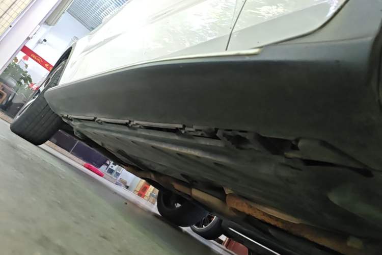 Used Mercedes-Benz GLC 2018 Refreshed GLC 300 4MATIC Dynamic Edition Right Side Sill
