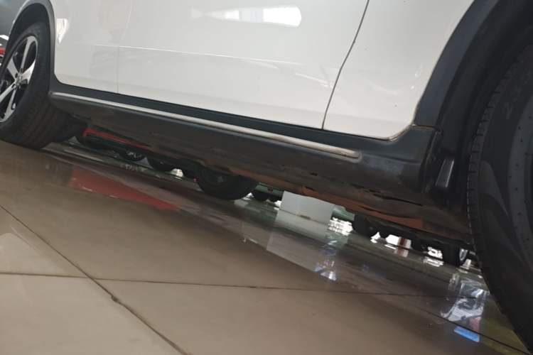 Used Mercedes-Benz GLC 2018 Facelift GLC 260 4MATIC Luxury Edition Right Side Sill