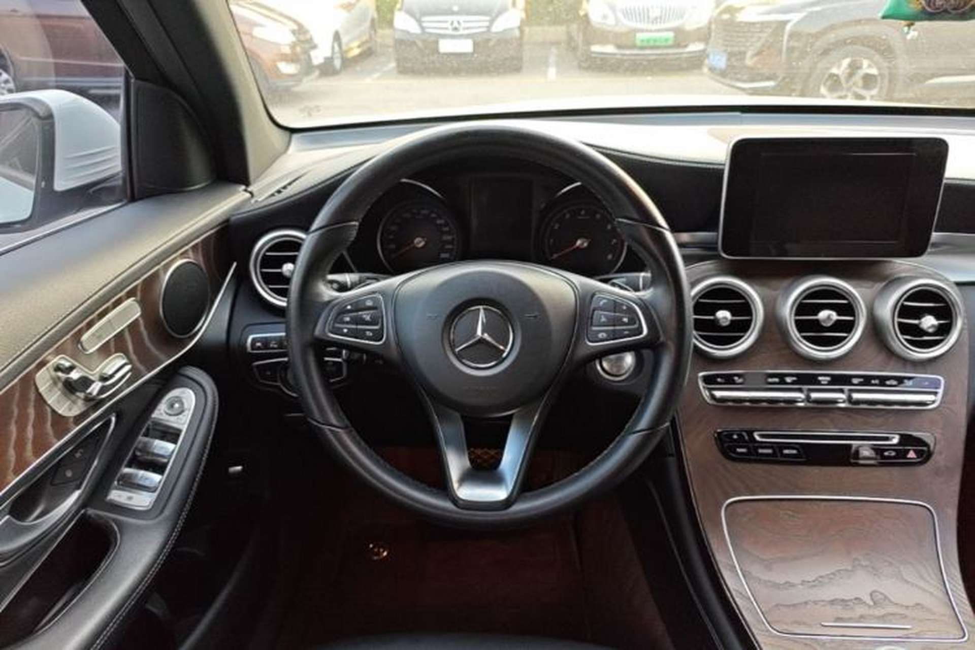 Used Mercedes-Benz GLC 2018 GLC 300 4MATIC Sport Edition Steering Wheel