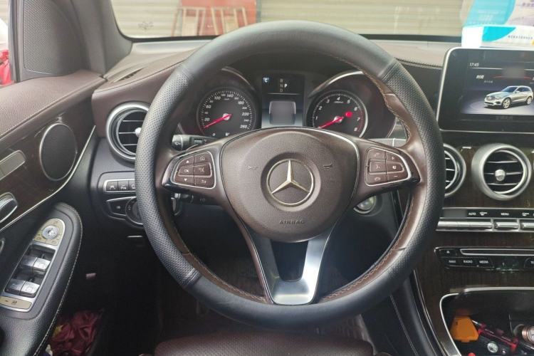 Used Mercedes-Benz GLC 2018 Facelift GLC 260 4MATIC Luxury Edition Steering Wheel