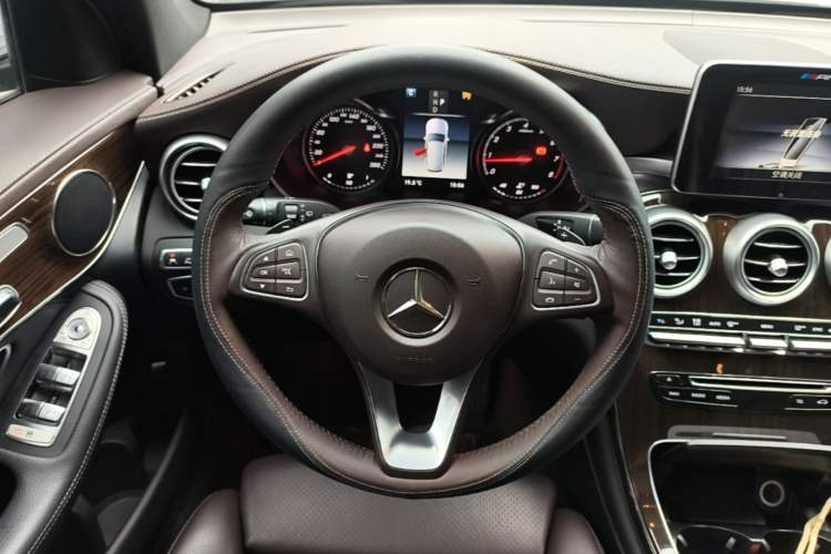 Used Mercedes-Benz GLC 2018 Facelift GLC 260 4MATIC Luxury Edition Steering Wheel