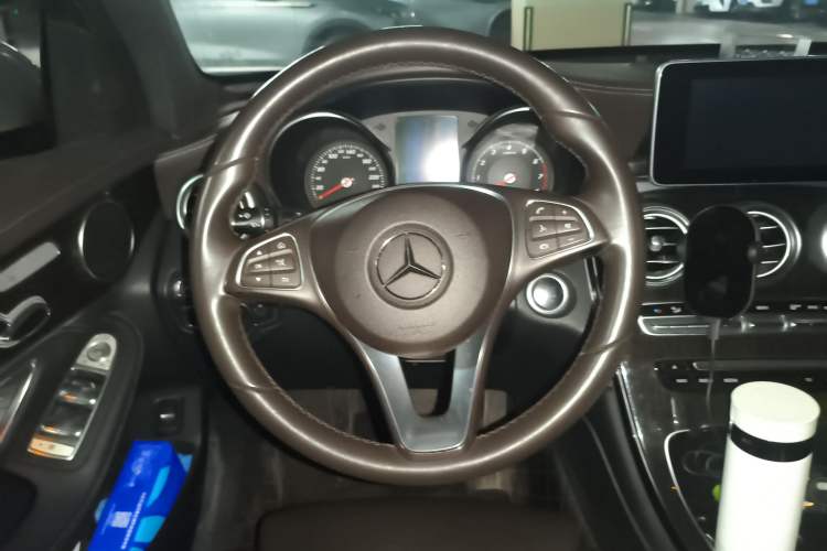 Used Mercedes-Benz GLC 2018 GLC 260 4MATIC Luxury Model Steering Wheel