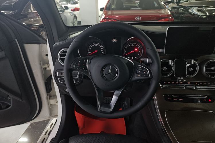 Used Mercedes-Benz GLC 2018 GLC 300 4MATIC Sport Edition Steering Wheel