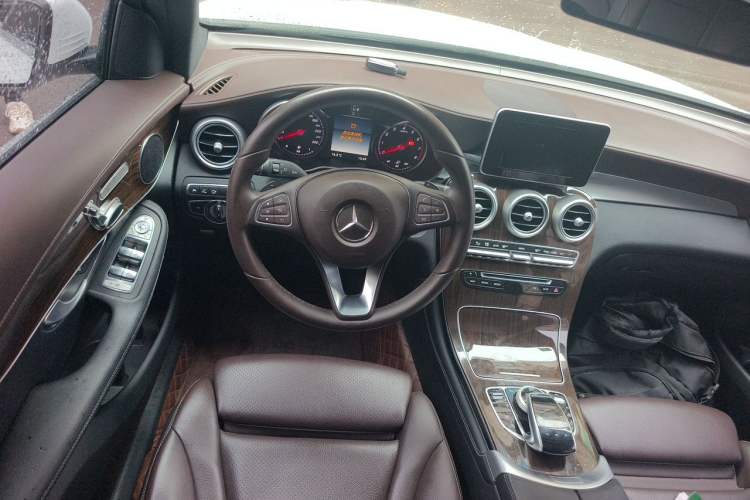 Used Mercedes-Benz GLC 2018 Facelift GLC 260 4MATIC Luxury Edition Steering Wheel