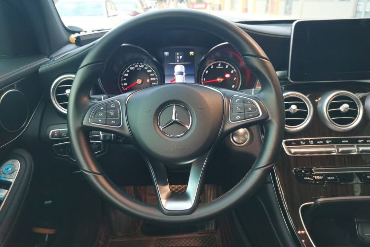 Used Mercedes-Benz GLC 2018 Facelift GLC 260 4MATIC Luxury Edition Steering Wheel