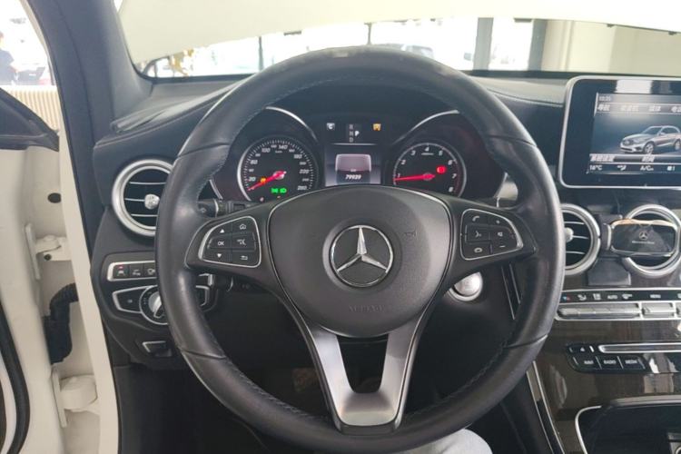 Used Mercedes-Benz GLC 2018 Facelift GLC 260 4MATIC Luxury Edition Steering Wheel