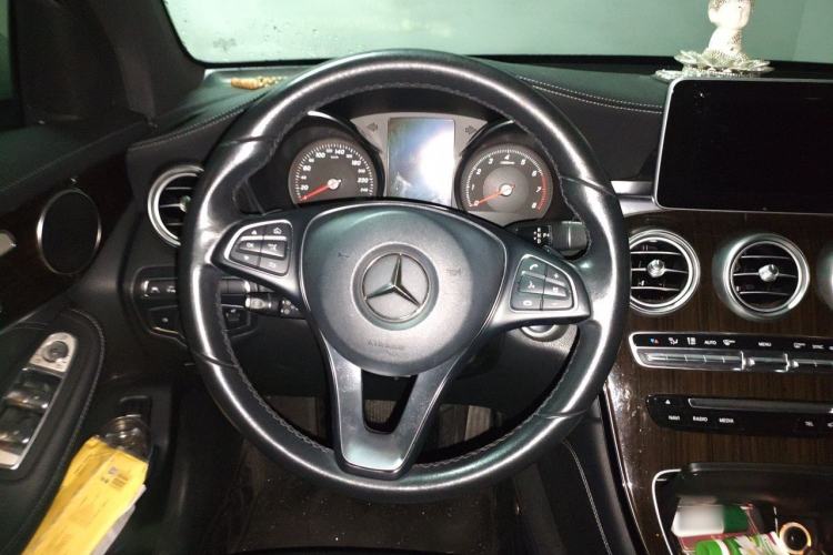 Used Mercedes-Benz GLC 2018 GLC 260 4MATIC Luxury Model Steering Wheel
