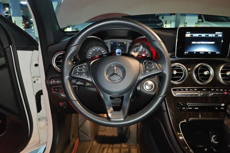 Used Mercedes-Benz GLC 2018 GLC 260 4MATIC Luxury Model Steering Wheel