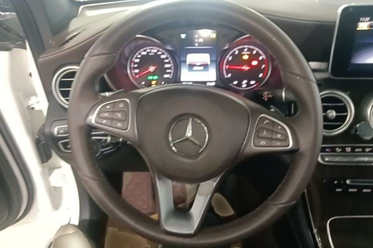 Used Mercedes-Benz GLC 2018 Facelift GLC 260 4MATIC Luxury Edition Steering Wheel
