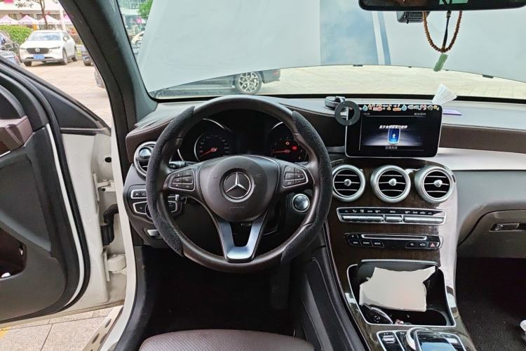 Used Mercedes-Benz GLC 2018 Facelift GLC 260 4MATIC Luxury Edition Steering Wheel
