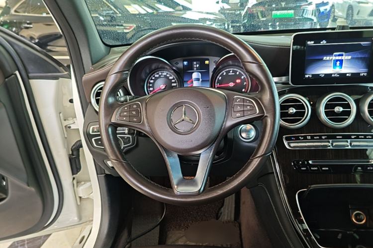 Used Mercedes-Benz GLC 2018 GLC 260 4MATIC Luxury Model Steering Wheel