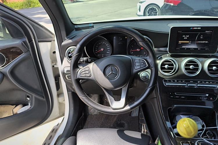 Used Mercedes-Benz GLC 2018 Facelifted GLC 260 4MATIC Dynamic Edition Steering Wheel