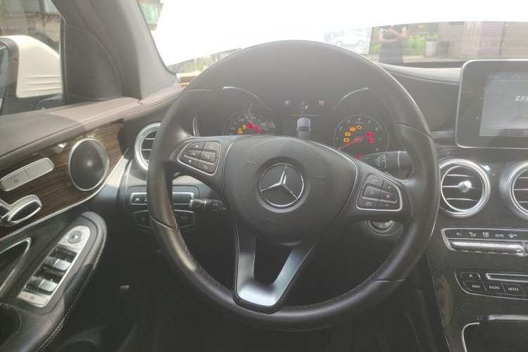 Used Mercedes-Benz GLC 2018 Facelift GLC 260 4MATIC Luxury Edition Steering Wheel