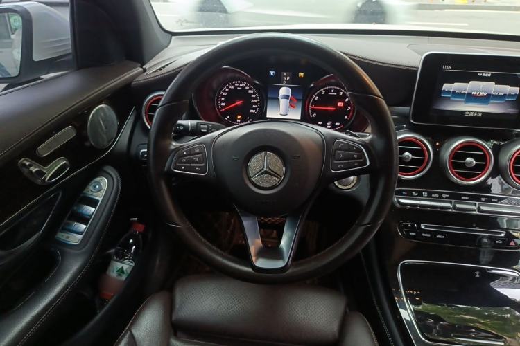 Used Mercedes-Benz GLC 2018 Facelift GLC 260 4MATIC Luxury Edition Steering Wheel