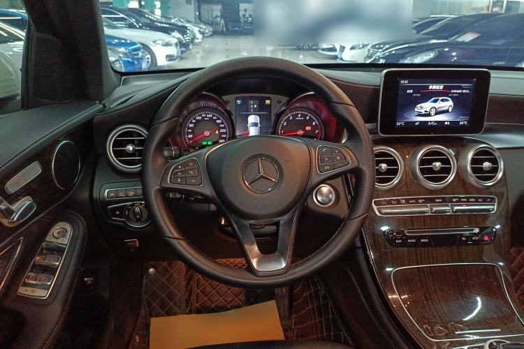Used Mercedes-Benz GLC 2018 GLC 260 4MATIC Luxury Model Steering Wheel